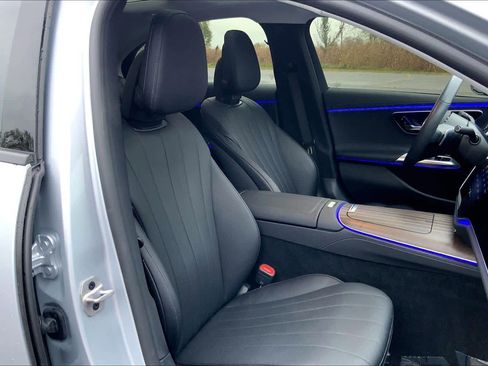 Used 2024 Mercedes-Benz E 350 4MATIC Sedan image 8