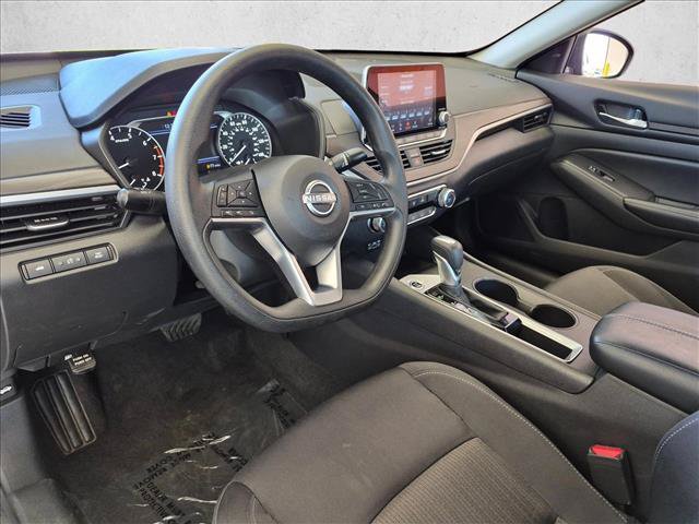 Used 2025 Nissan Altima 2.5 SV FWD image 12