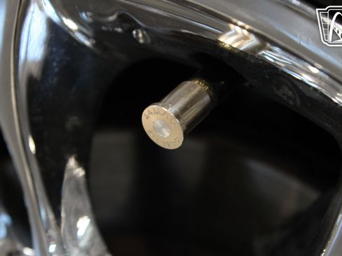 Used 2008 Cadillac DTS Performance w/ Platinum Edition image 25