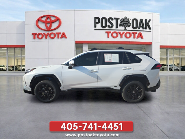 Used 2025 Toyota RAV4 SE AWD/4WD image 2