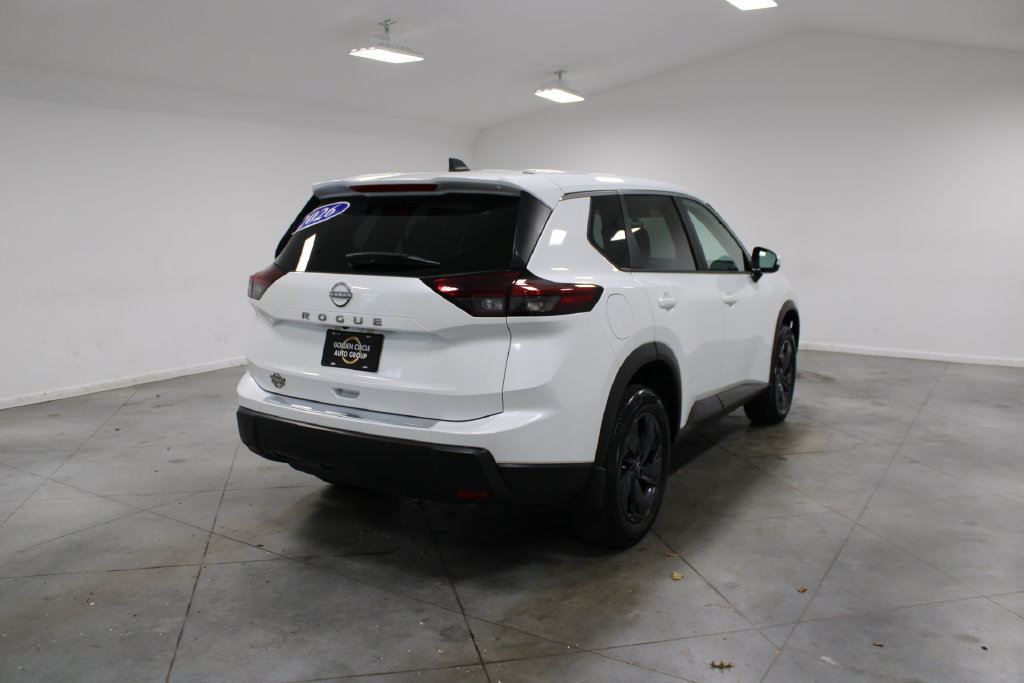 Used 2026 Nissan Rogue SV w/ Cold Weather Package FWD image 9