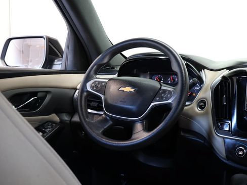 Used 2023 Chevrolet Traverse LS FWD image 25