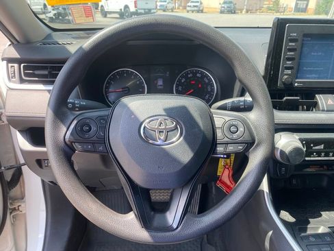 Used 2021 Toyota RAV4 LE FWD image 19