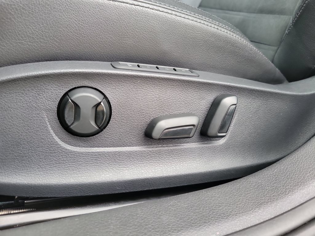Used 2014 Volkswagen Passat TDI SEL Premium FWD image 17