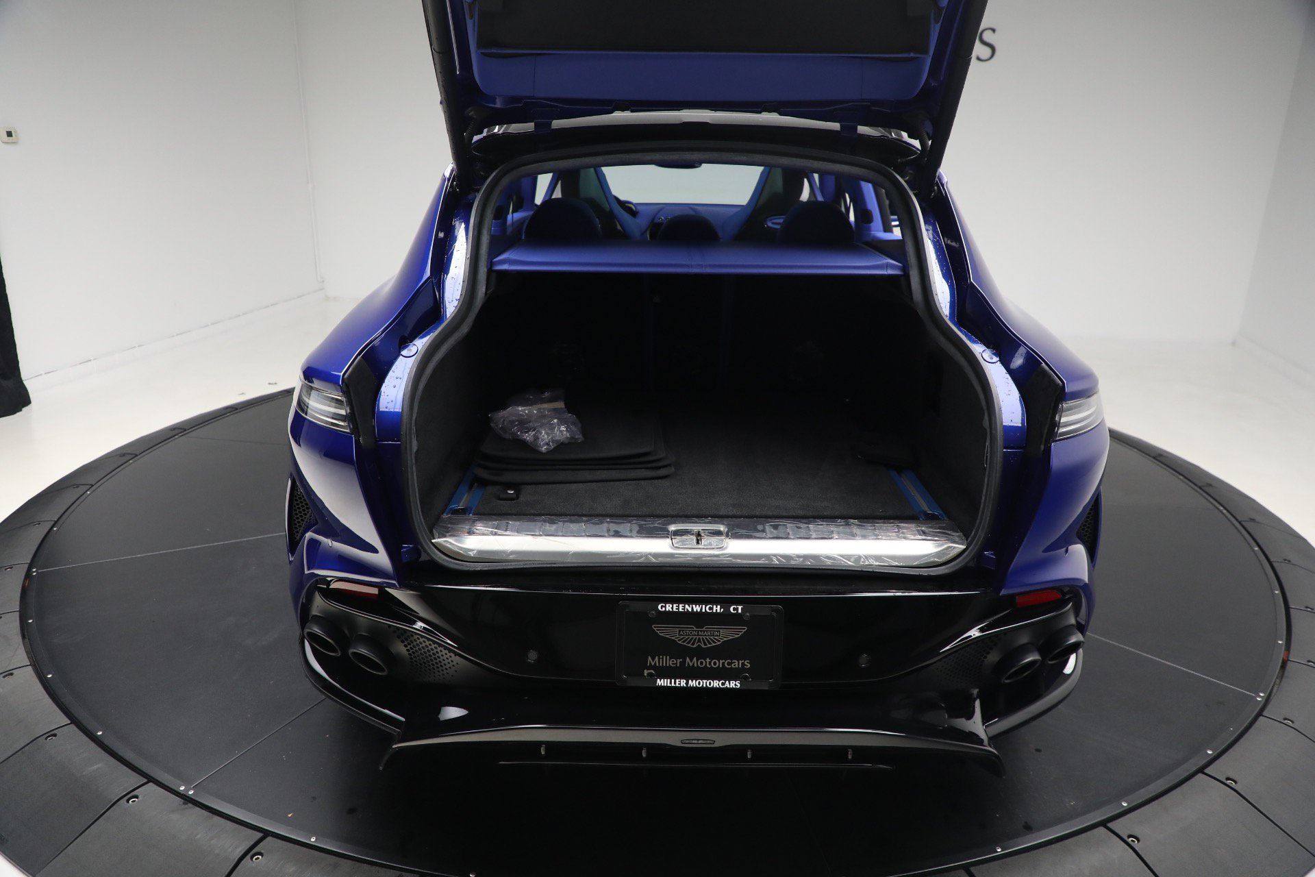 Used 2024 Aston Martin DBX 707 AWD/4WD image 42
