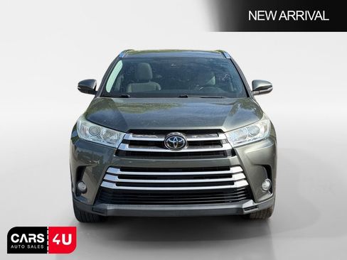 Used 2017 Toyota Highlander XLE FWD image 2