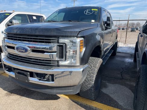 Used 2019 Ford F250 XLT w/ FX4 Off-Road Package image 3