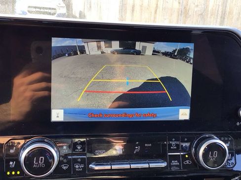 Used 2023 Toyota Highlander Limited image 24