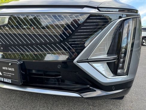 Used 2023 Cadillac Lyriq AWD image 14