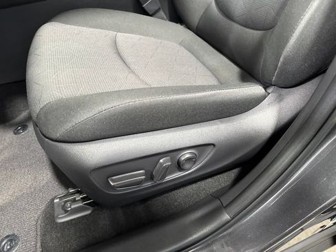 Used 2025 Toyota RAV4 XLE FWD image 34