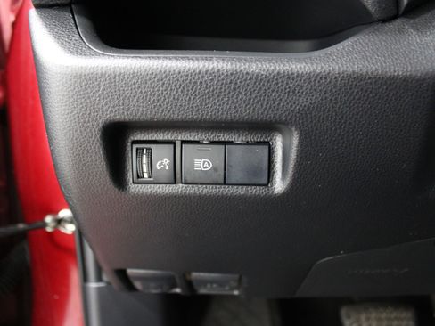Used 2021 Toyota RAV4 LE FWD image 8