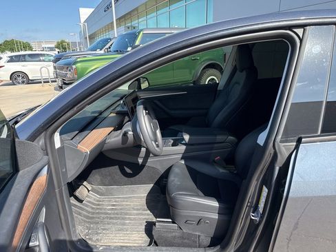 Used 2023 Tesla Model Y Long Range AWD/4WD image 2