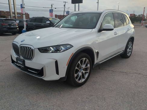Used 2025 BMW X5 xDrive50e image 4