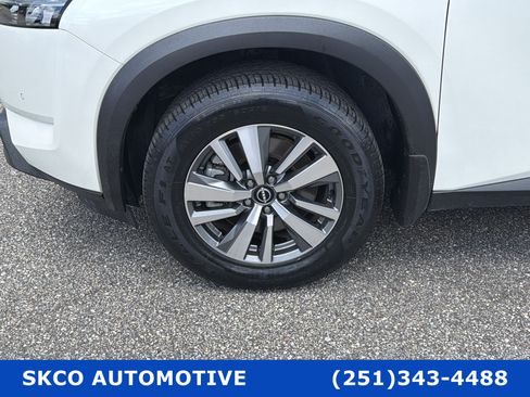 Used 2023 Nissan Pathfinder SL FWD image 9