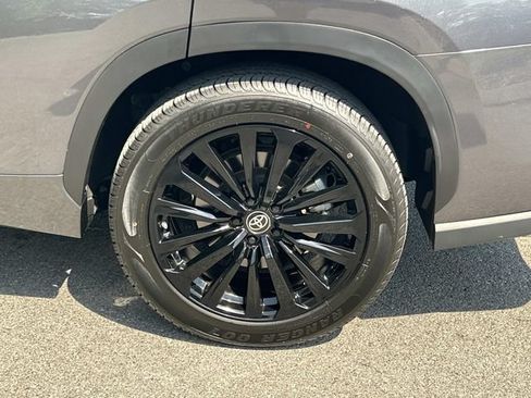 Used 2023 Toyota Highlander XSE FWD image 14