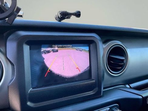 Used 2018 Jeep Wrangler Unlimited Sport S AWD/4WD image 14