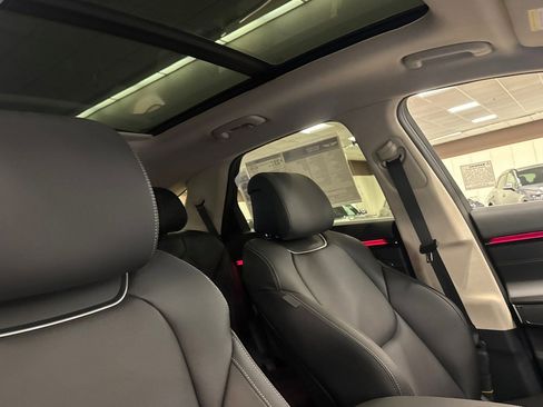 New 2026 Genesis GV70 2.5T Select AWD/4WD image 17