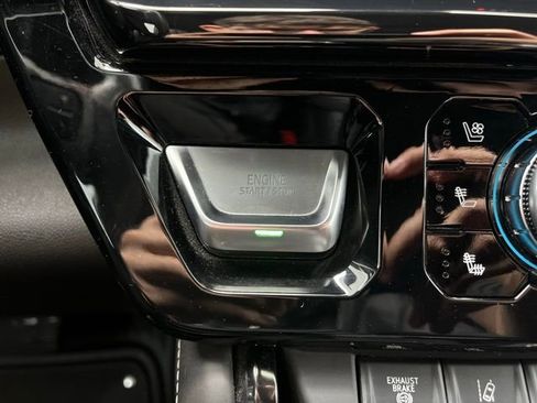 Used 2025 GMC Sierra 2500 AT4X image 19