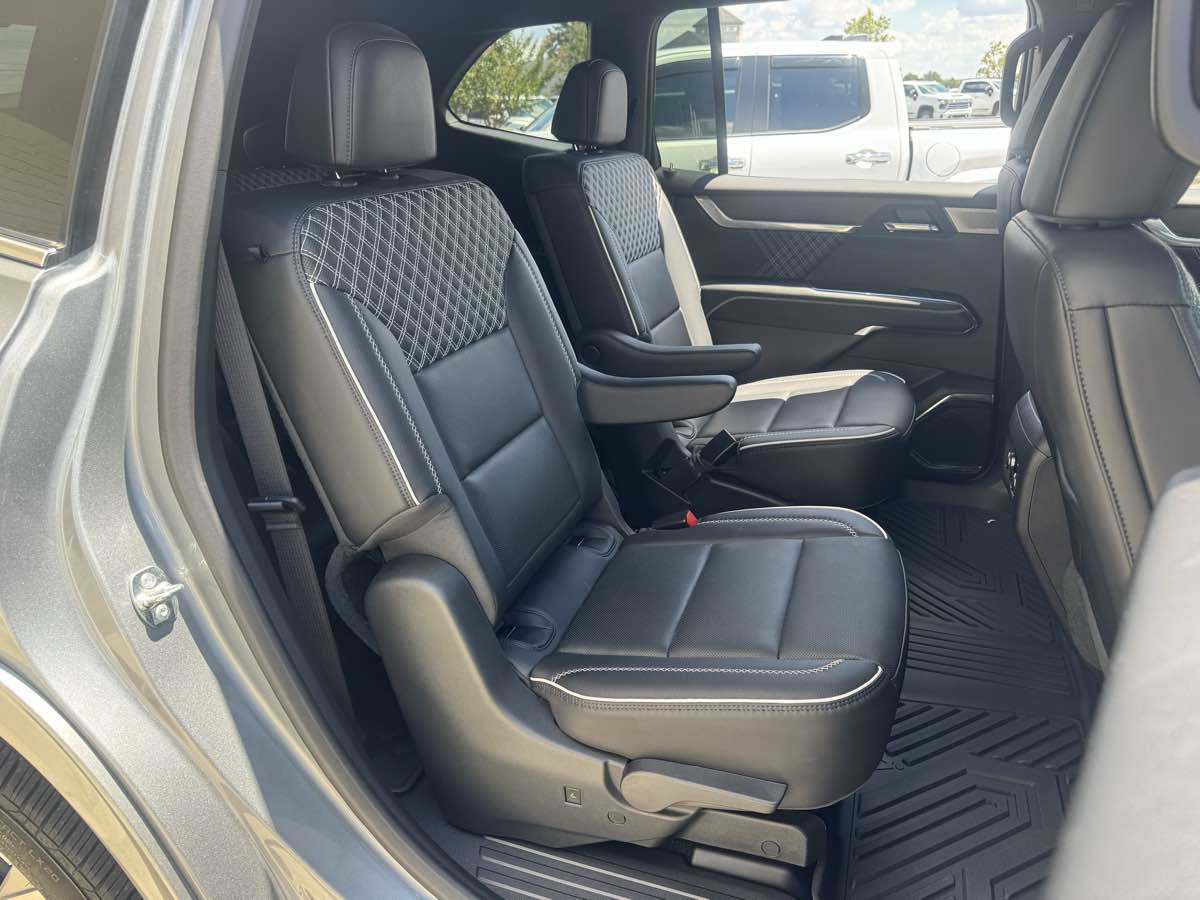 Used 2025 GMC Acadia Denali w/ Super Cruise Package AWD/4WD image 13