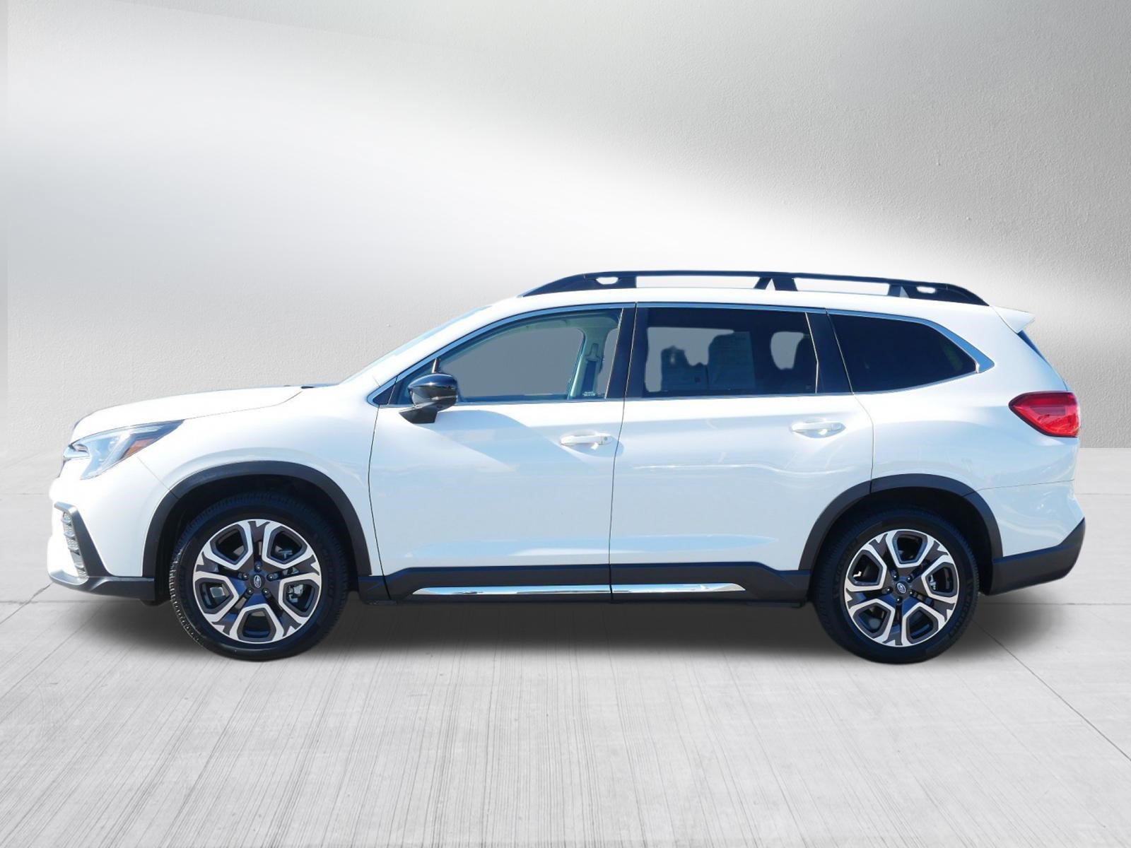 Used 2024 Subaru Ascent Limited w/ Technology Package AWD/4WD image 4
