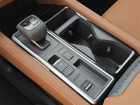 New 2025 Nissan Pathfinder Platinum w/ Black Appearance Package image 30