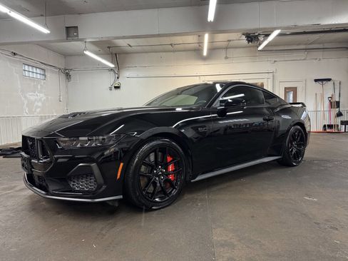 Used 2025 Ford Mustang GT Premium image 5