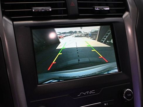 Used 2020 Ford Fusion SE FWD image 15