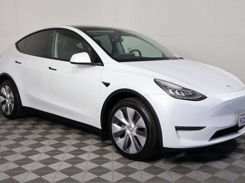 Used 2023 Tesla Model Y Long Range AWD/4WD image 3