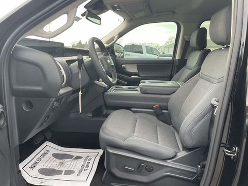 New 2025 Ford Expedition Active image 17