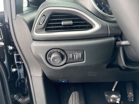 New 2026 Chrysler Pacifica Select image 16