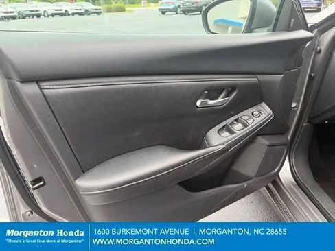Used 2024 Nissan Sentra SV FWD image 11