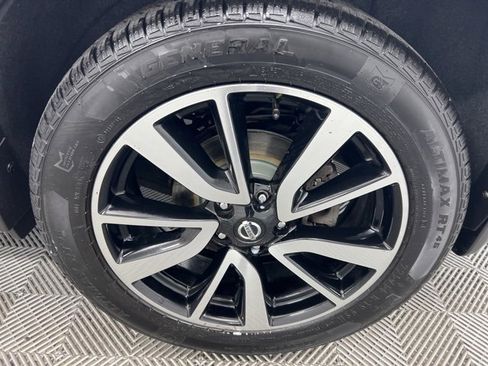 Used 2019 Nissan Rogue SL image 10