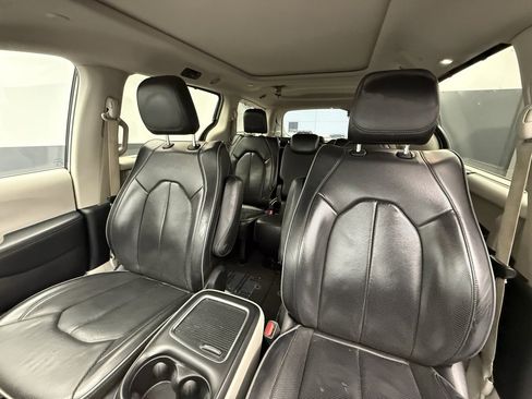 Used 2020 Chrysler Pacifica Limited w/ 8-pass Seating Package image 42