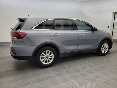 Used 2019 Kia Sorento L FWD image 10