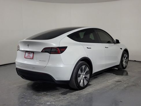 Used 2024 Tesla Model Y Long Range AWD/4WD image 4