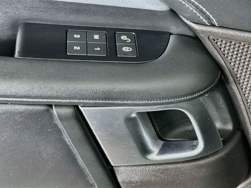 Used 2017 Land Rover Discovery First Edition AWD/4WD image 22