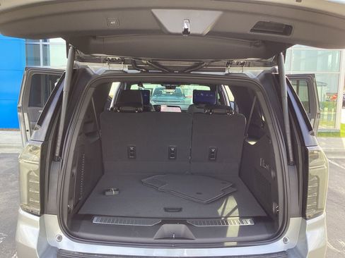 New 2026 Chevrolet Suburban Premier AWD/4WD image 23