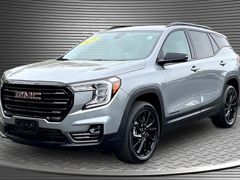 Used 2023 GMC Terrain SLT w/ Infotainment Package II AWD/4WD image 3