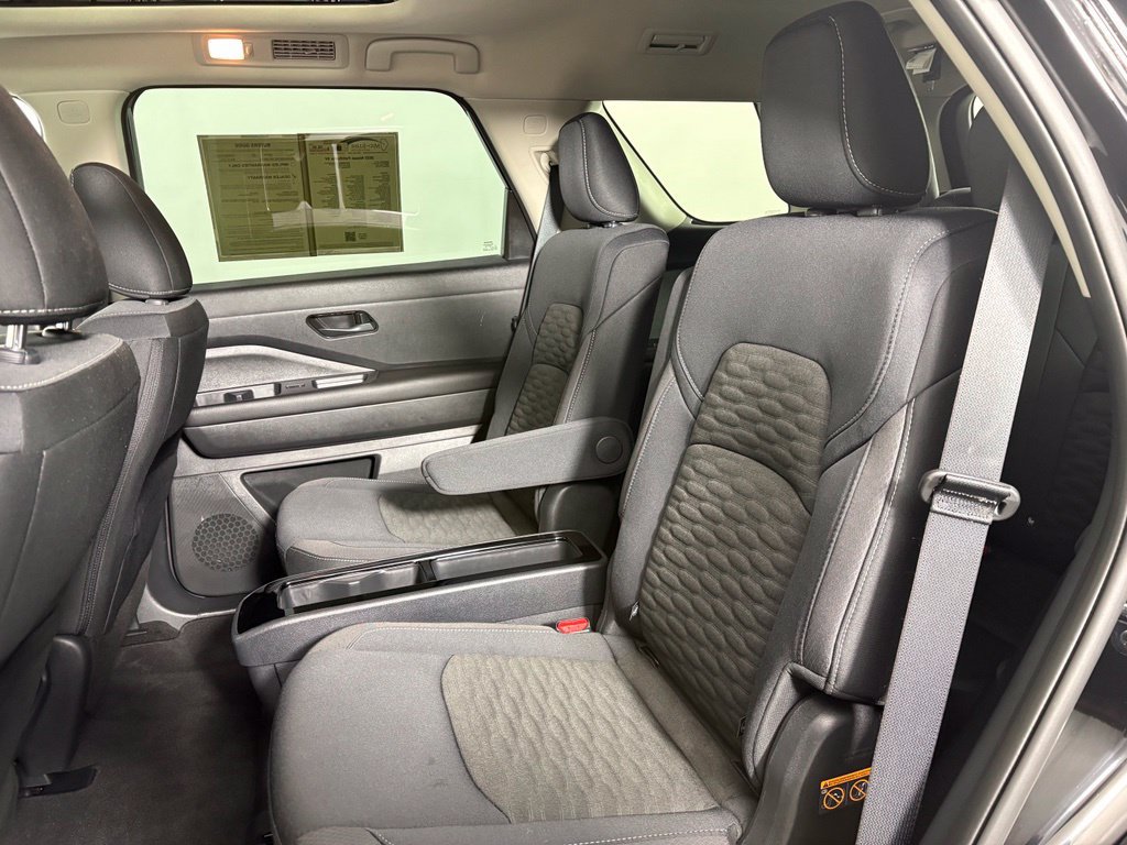 Used 2025 Nissan Pathfinder SV w/ SV Premium Package AWD/4WD image 17