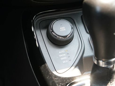 Used 2020 Jeep Compass Latitude AWD/4WD image 21