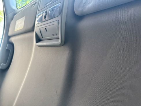 Used 2018 Nissan Titan SV AWD/4WD image 20