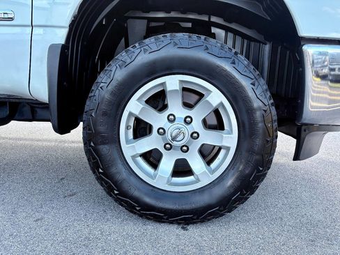 Used 2018 Nissan Titan SV image 38