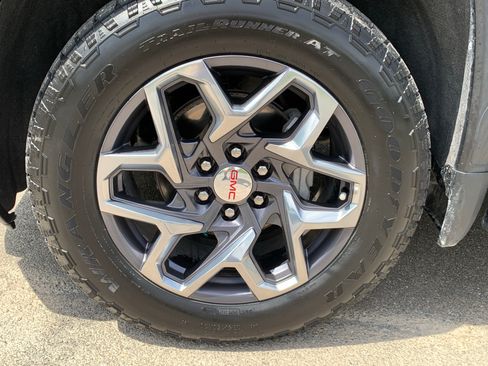 Used 2022 GMC Sierra 1500 SLT w/ SLT Premium Plus Package AWD/4WD image 50