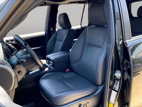 Used 2023 Lexus GX 460 Premium w/ Premium Package AWD/4WD image 8