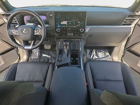 Used 2024 Lexus GX 550 AWD/4WD image 9