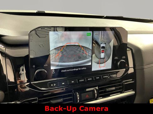 Used 2025 Nissan Pathfinder Platinum AWD/4WD image 10