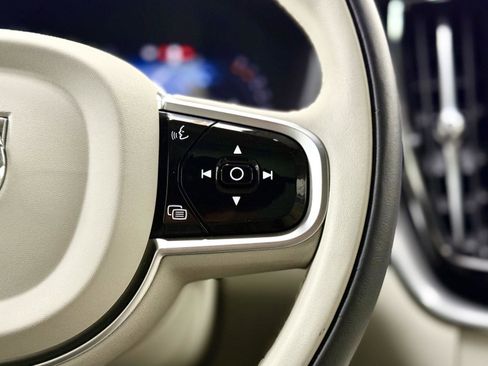 Used 2025 Volvo XC60 B5 Core w/ Climate Package image 18