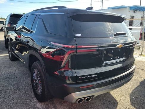 Used 2025 Chevrolet Traverse LT FWD image 2