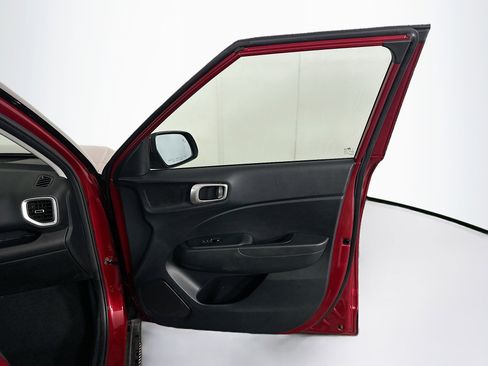 Used 2025 Hyundai Venue SEL FWD image 31