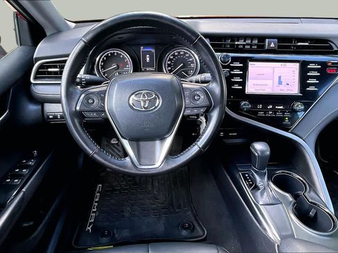 Used 2019 Toyota Camry SE FWD image 6